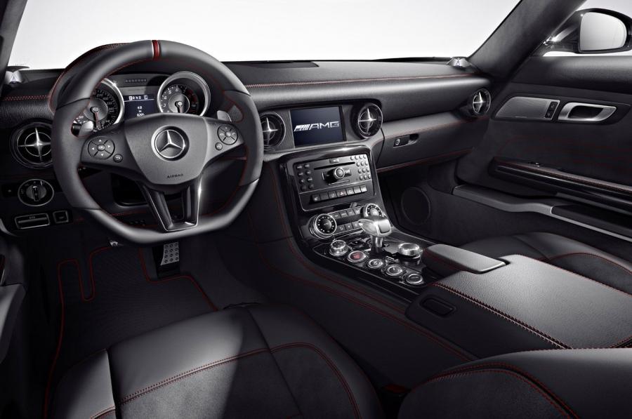  Mercedes-Benz SLS AMG GT 2013 года  (фото 56 из 110)